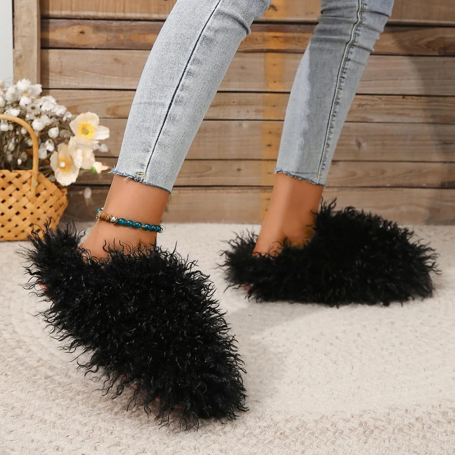 Unisex Fuzzy Faux Fur Slippers, Women's Fluffy Long Hair Sheep Faux Fur Slip on Slides, Girls Luxury Big Fluffy Outdoor Flat Slippers, Long Curly Hair Non-Slip Warm Home Slide Shoes
